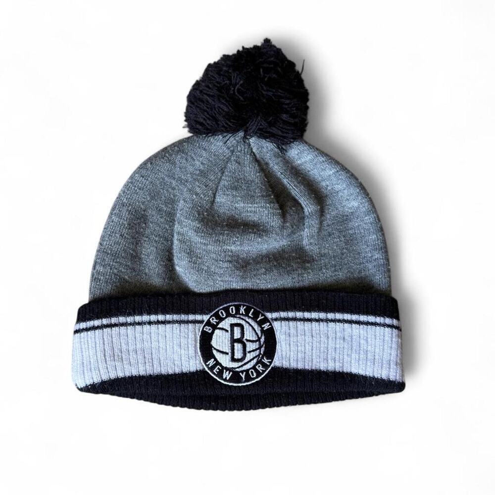 MITCHELL & NESS Brooklyn Nets Pom Pom Beanie